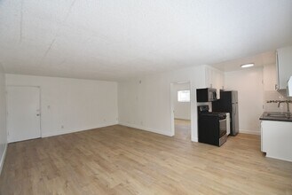 5255 Blakeslee Ave in Los Angeles, CA - Building Photo - Building Photo