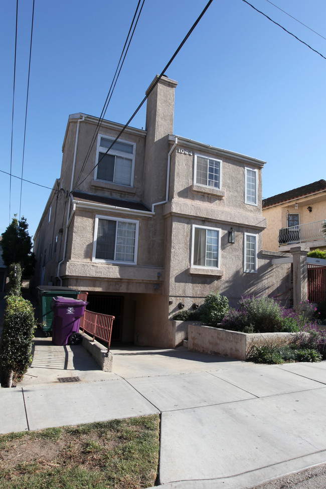 1064 Bennett Ave in Long Beach, CA - Foto de edificio - Building Photo