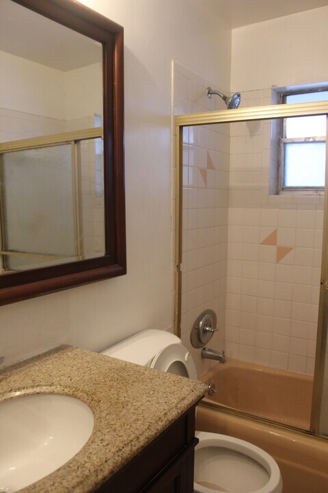 20600 NW 7th Ave, Unit 205 in Miami, FL - Building Photo