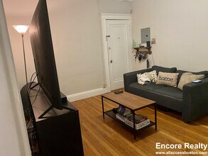 110 Brainerd Rd, Unit 15 in Boston, MA - Foto de edificio - Building Photo