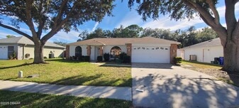 428 Sandpiper Ct in Edgewater, FL - Building Photo