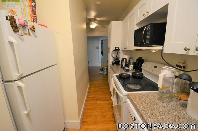 35 Brookline St, Unit 10 in Cambridge, MA - Building Photo - Building Photo