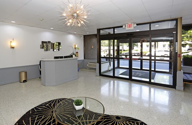 1350 Fifteenth Street in Fort Lee, NJ - Foto de edificio - Lobby
