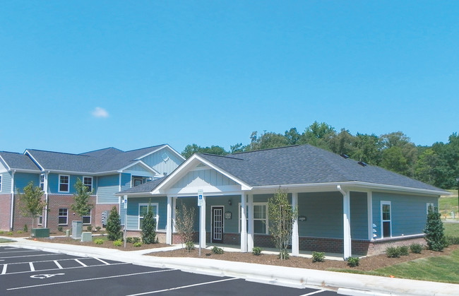 Forest Park Crossing in Kannapolis, NC - Building Photo - Building Photo