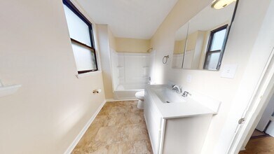 7151 Monticello St in Pittsburgh, PA - Foto de edificio - Building Photo