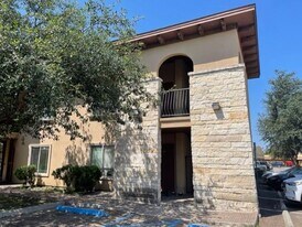 9805 Sterling Loop in Laredo, TX - Building Photo