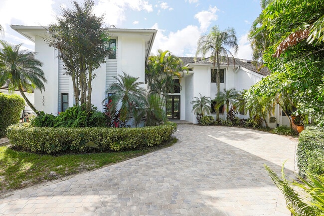 property at 2905 Polo Island Dr