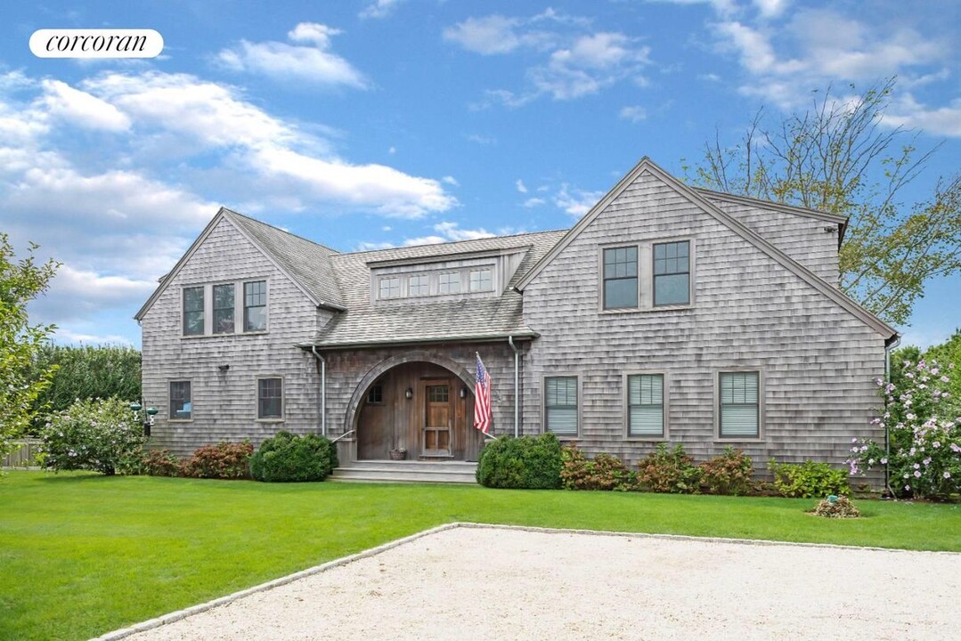 144 Town Line Rd in Sagaponack, NY - Foto de edificio