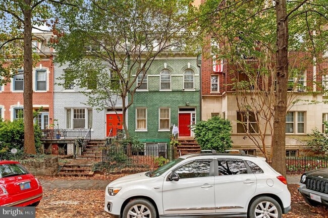 property at 1745 Lanier Pl NW