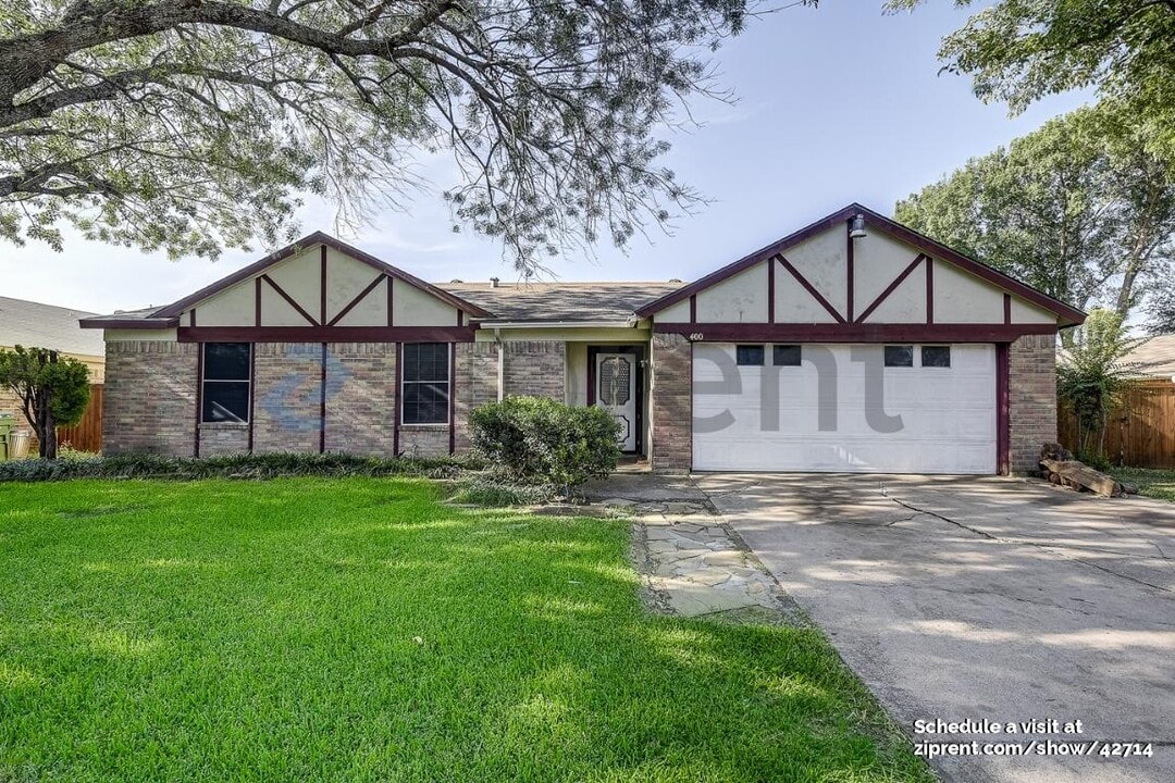 400 Royal Field Dr in Arlington, TX - Building Photo