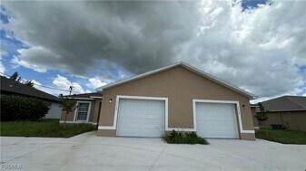 1115 Gleason Pkwy in Cape Coral, FL - Building Photo