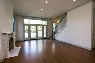 1019 N Bishop Ave in Dallas, TX - Building Photo - Building Photo
