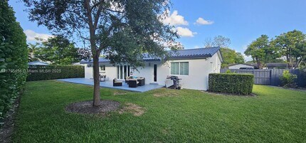 10900 SW 107th Ave in Miami, FL - Building Photo - Building Photo