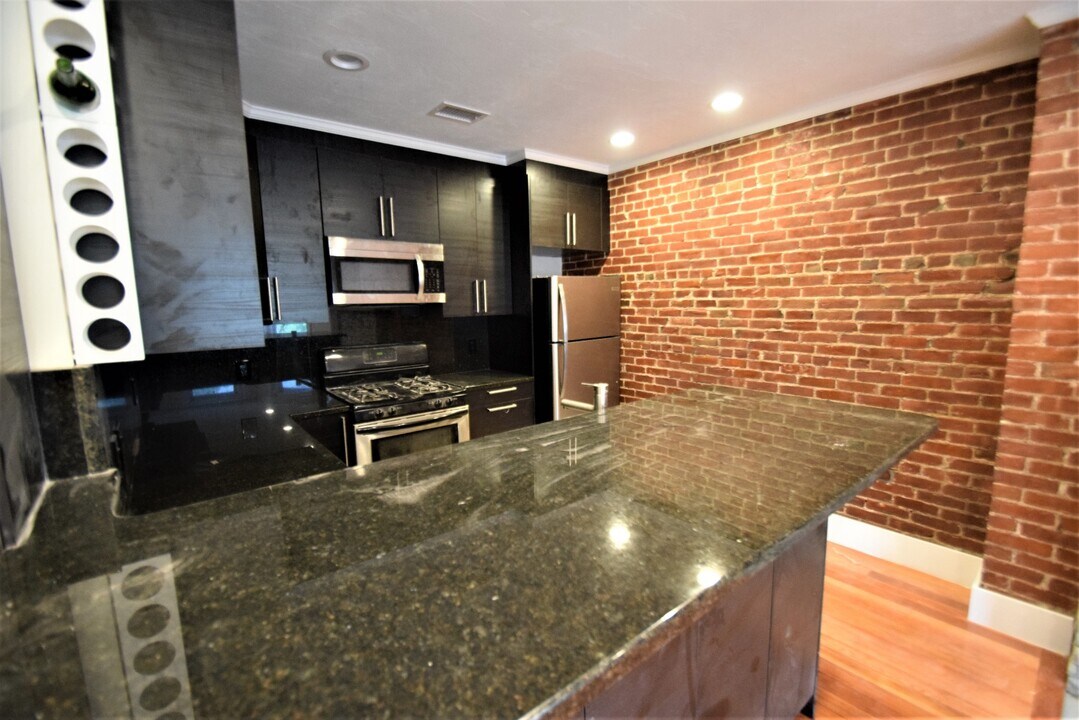 1614 Beacon St in Brookline, MA - Foto de edificio