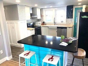 34 Bacheller St in Newport, RI - Building Photo - Building Photo