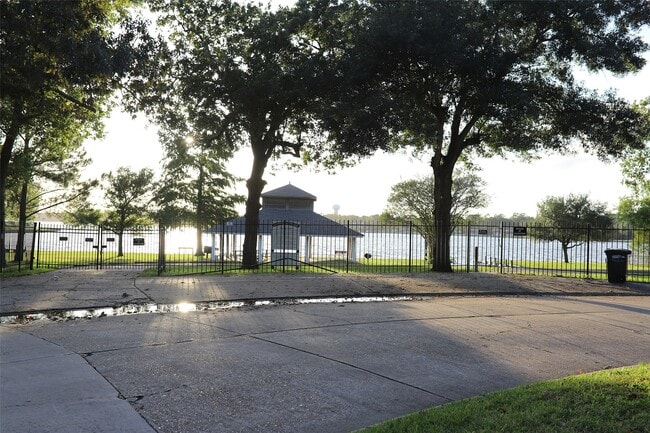 307 Whitecap Dr in El Lago, TX - Building Photo - Building Photo