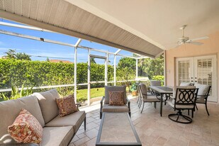 2851 Mizzen Way in Naples, FL - Building Photo