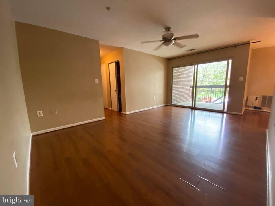 18411 Guildberry Dr-Unit -204 in Gaithersburg, MD - Building Photo