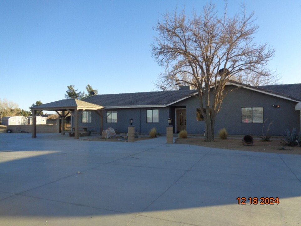 43314 52nd St E in Lancaster, CA - Building Photo