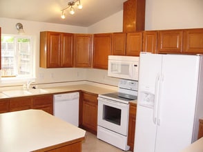 1427 Matthews Pl in Medford, OR - Building Photo - Building Photo