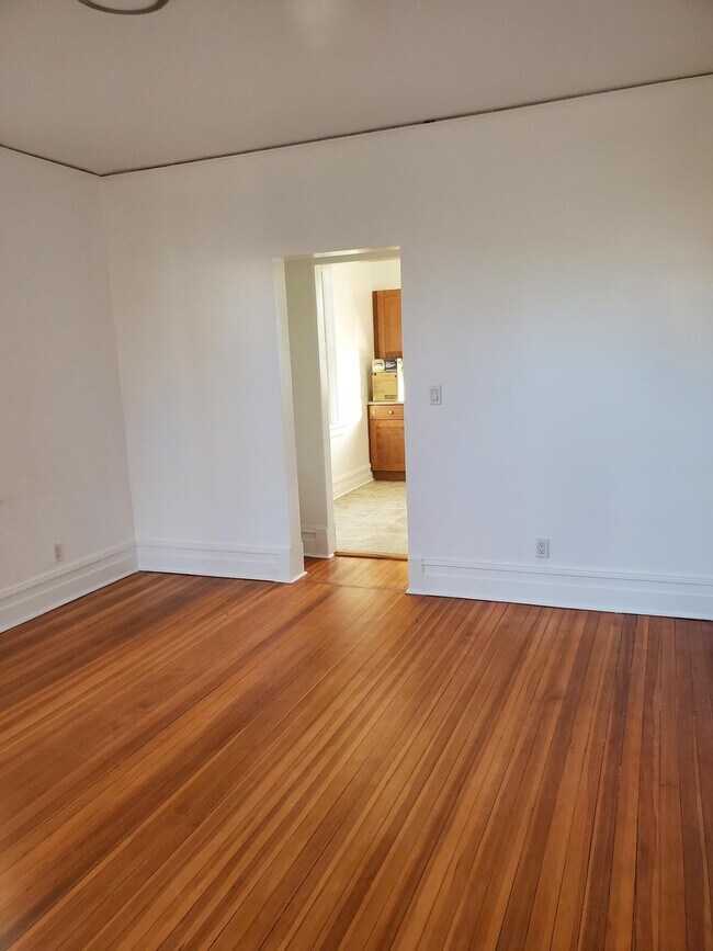 555 Webster Ave in New Rochelle, NY - Building Photo - Building Photo