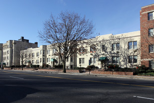 3022-3026 Wisconsin Ave NW in Washington, DC - Foto de edificio - Building Photo