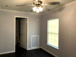 146 Varsity Cir in Huntsville, TX - Foto de edificio - Building Photo