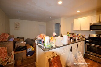 324 Saint Paul St, Unit 4 in Brookline, MA - Foto de edificio - Building Photo