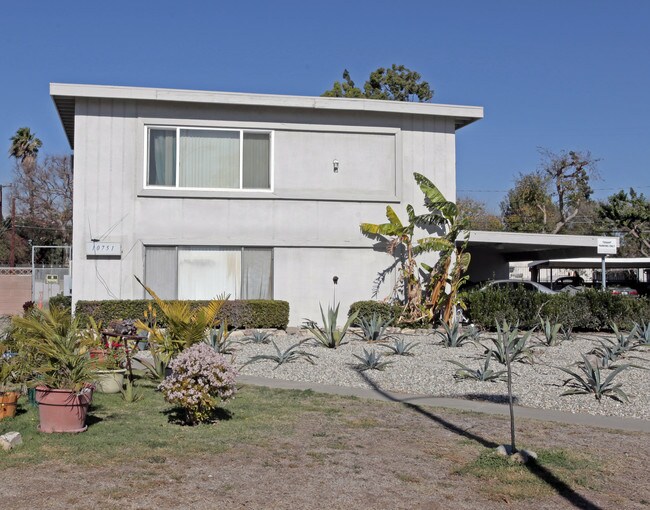 10751 Palma Vista Ave in Garden Grove, CA - Foto de edificio - Building Photo