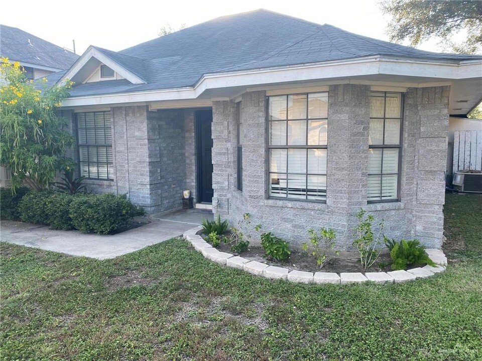 2419 N 28th Ln in McAllen, TX - Building Photo