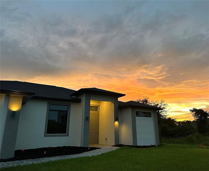 318 Radford Ave in Lehigh Acres, FL - Building Photo