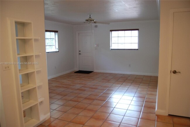 270 S Melrose Dr in Miami Springs, FL - Foto de edificio - Building Photo