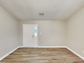 276 Village Dr in Mcdonough, GA - Foto de edificio - Building Photo