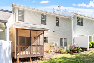 1 Edgebrook Cir in Durham, NC - Building Photo - Building Photo