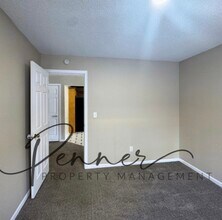 401 NE Austin St in Oak Grove, MO - Building Photo - Building Photo