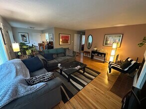 3839 SW Marigold St, Unit 3839 SW Marigold st in Portland, OR - Foto de edificio - Building Photo