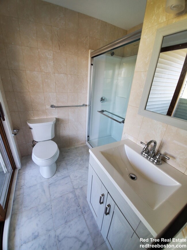 803 Boylston St, Unit C in Chestnut Hill, MA - Foto de edificio - Building Photo