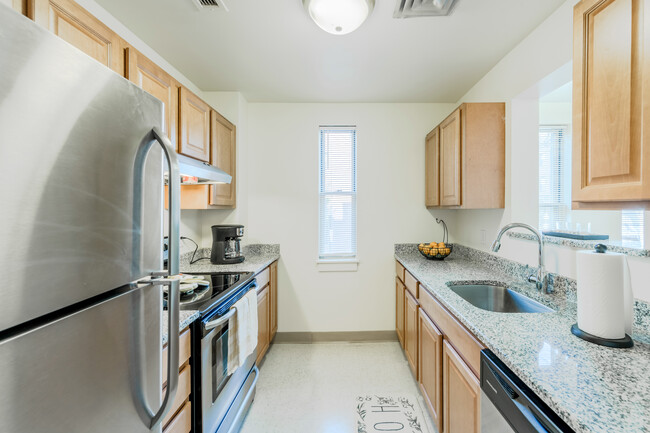 Langham Court Apartments in Boston, MA - Foto de edificio - Interior Photo