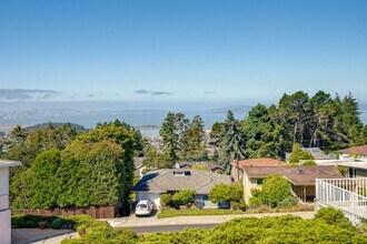 12 Highland Blvd in Kensington, CA - Foto de edificio - Building Photo