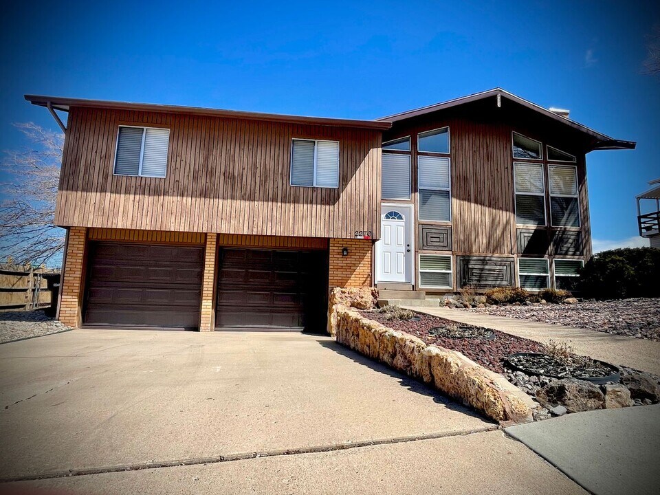 2270 W Skyview Dr in Cedar City, UT - Building Photo