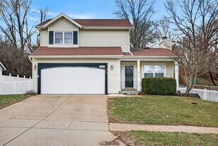 1105 Treetop Village Dr in Ballwin, MO - Building Photo