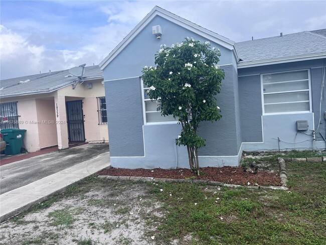 18335 NW 44th Pl in Miami Gardens, FL - Building Photo - Building Photo