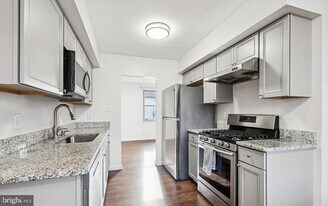 715 Cooper Landing Rd in Cherry Hill Township, NJ - Building Photo