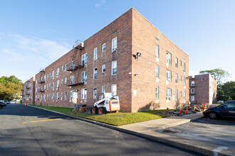 100 Jerusalem Ave in Hempstead, NY - Building Photo - Building Photo