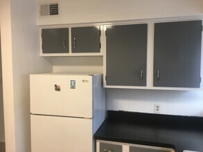 4650 Capital Ave SW in Battle Creek, MI - Building Photo - Building Photo