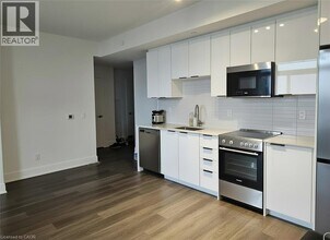 25 Wellington St S in Kitchener, ON - Building Photo - Building Photo