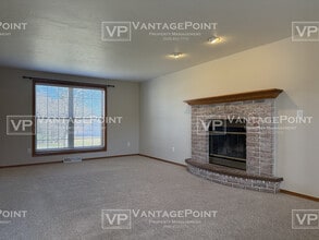 2125 Elvira Way in Green Bay, WI - Building Photo - Building Photo