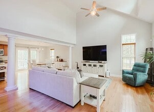 59 Pond Hill Dr in Fall River, MA - Building Photo - Building Photo