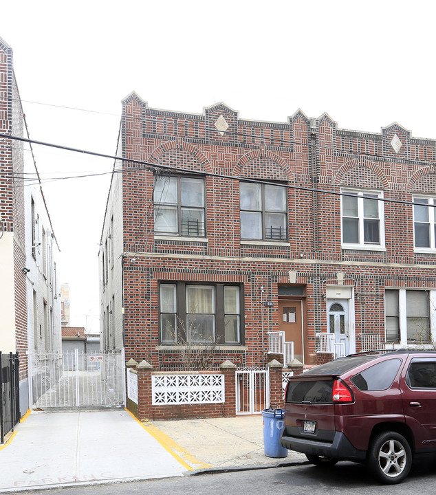 1936 Daly Ave in Bronx, NY - Building Photo