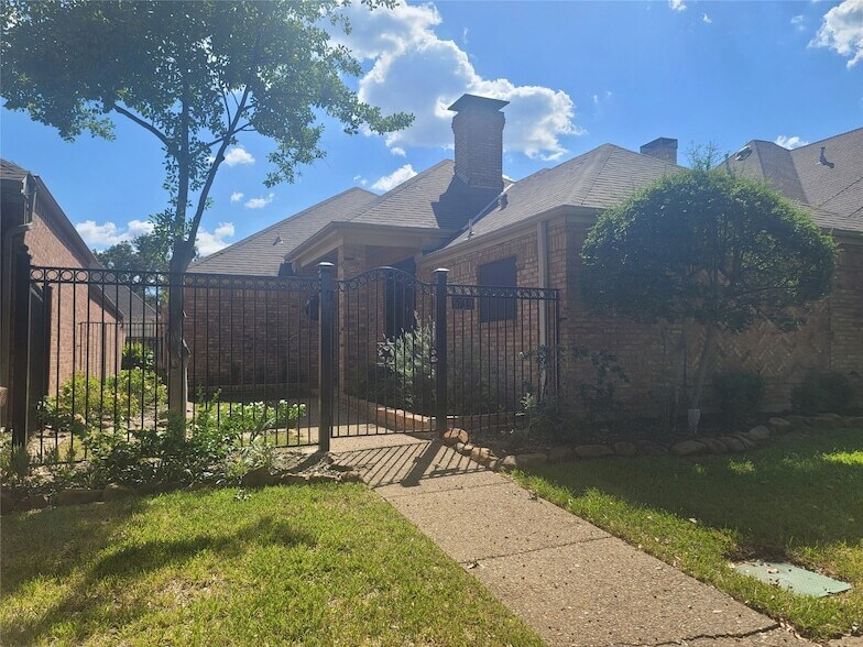 5719 Encore Dr in Dallas, TX - Foto de edificio